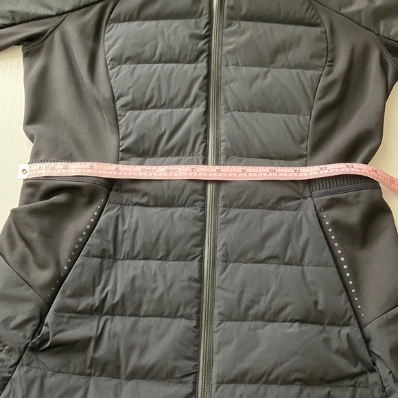 Lululemon Down For It All Jacket (Size 6) NWT - Picture 16 of 16